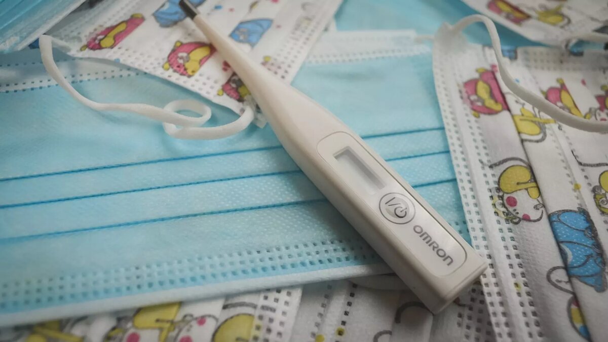     В Нижегородской области в 2023 году по сравнению с прошлым годом снизилось число зараженных энтеровирусным менингитом на 18%. Однако с августа в регионе фиксируется рост количества заболевших. NewsNN выяснил, как распознать у себя опасный недуг и как избежать заражения.