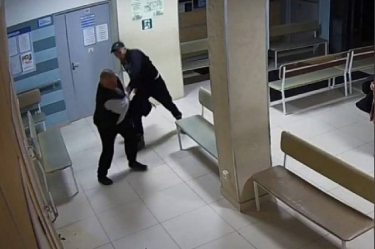    На Урале неизвестный напал на сотрудников травмпункта