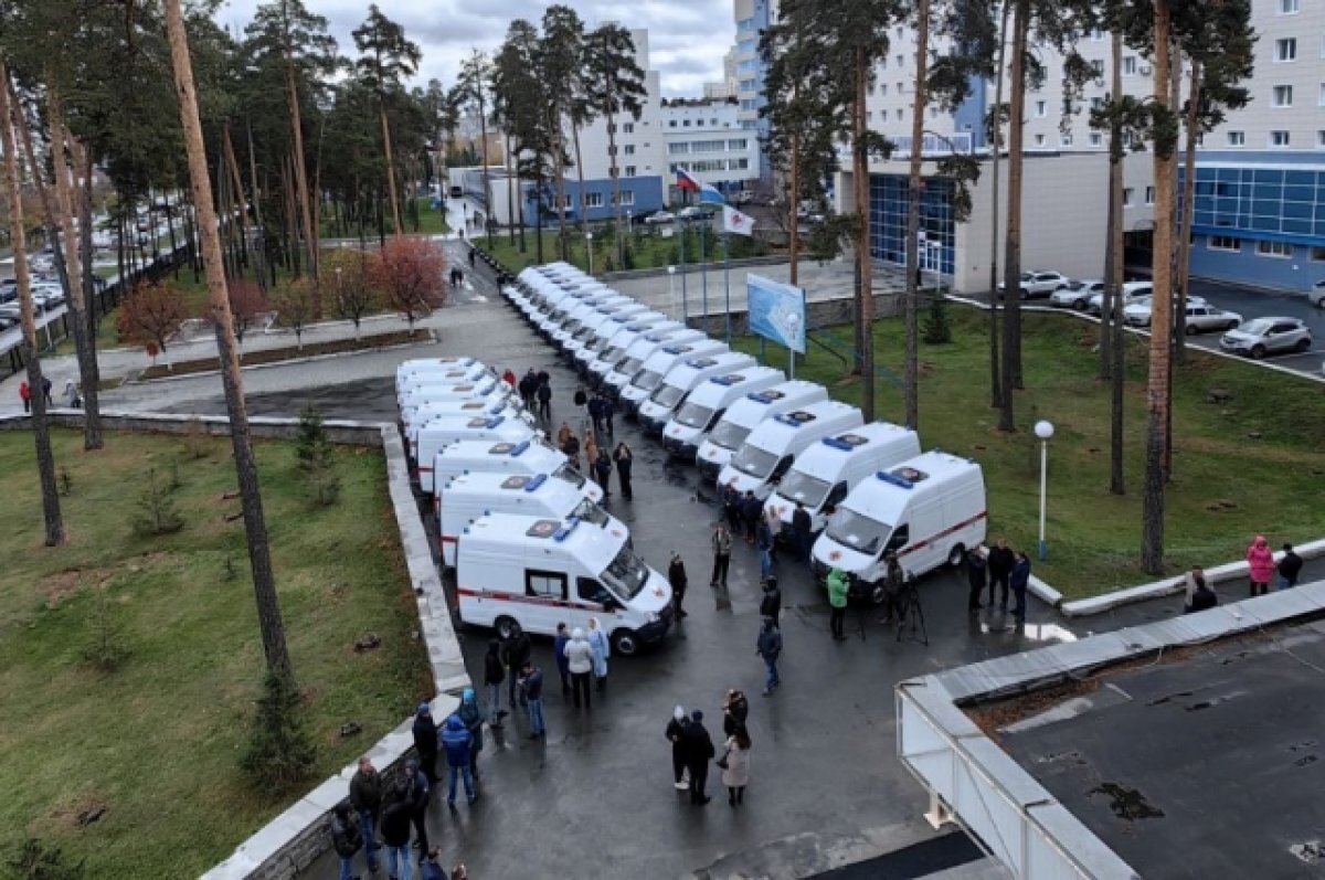    Свердловские больницы получили 26 новых автомобилей скорой помощи