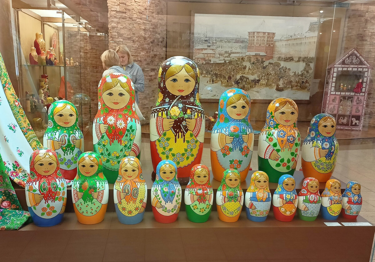 Фото автора. Матрешка 45 мест, 1980 год. Листаем галерею -->>