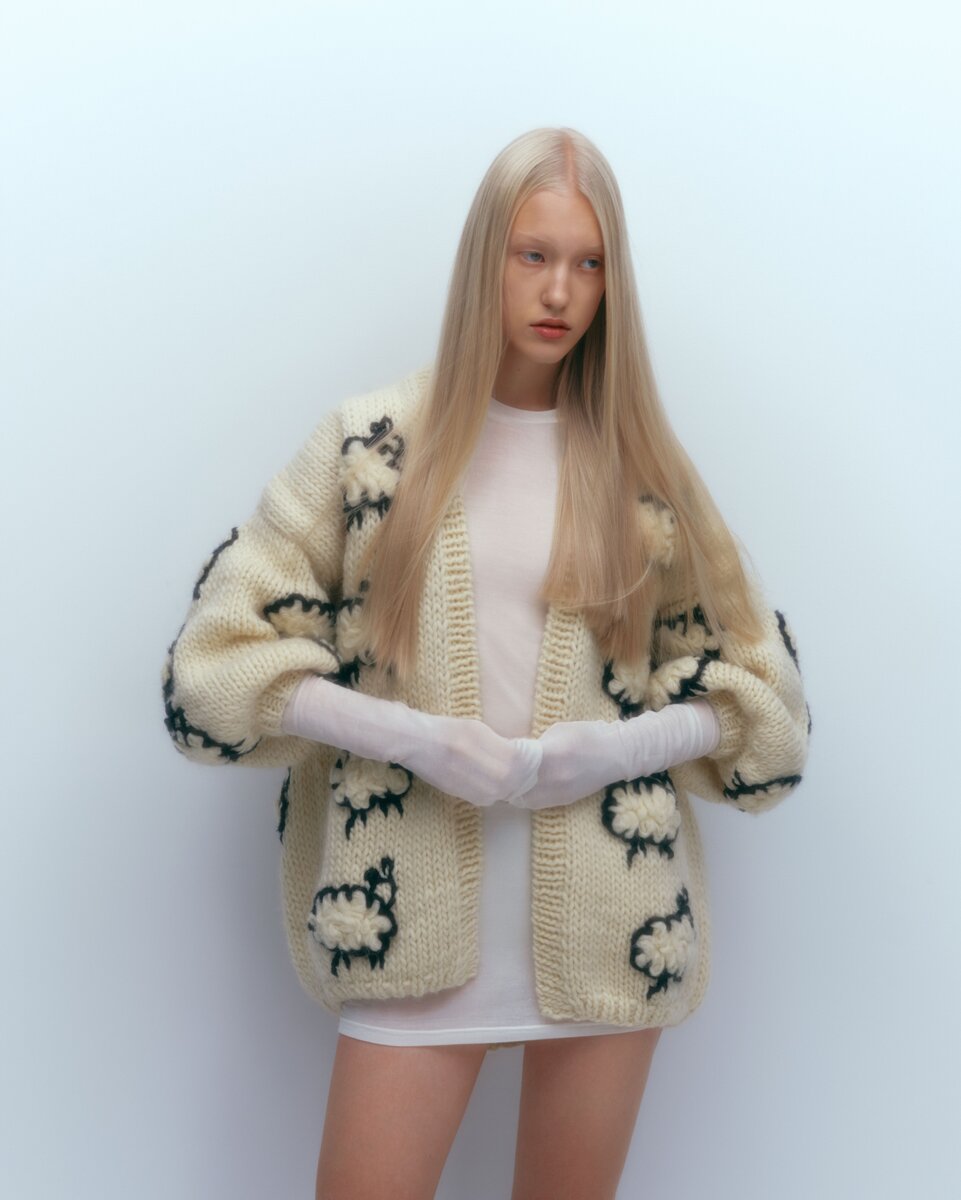    Mirstores показал капсулу кардиганов с вышивкой ручной работы (фото 3)