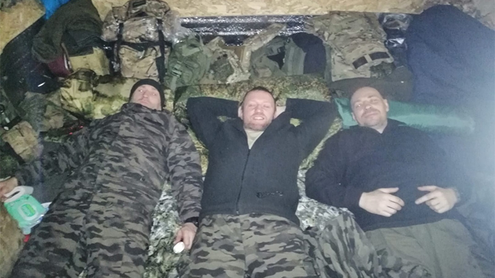 ТРИ ДРУГА НА ВОЙНЕ. ФОТО: ИЗ АРХИВА АЛЕКСЕЯ ОСТРОВОГО