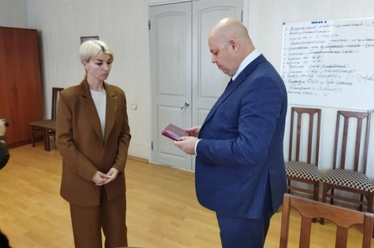    Награду погибшего на Украине мобилизованного из Ленинска передали сестре