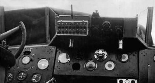 Кнопочный пульт управления "Дедал" в кабине ТБ-1.
