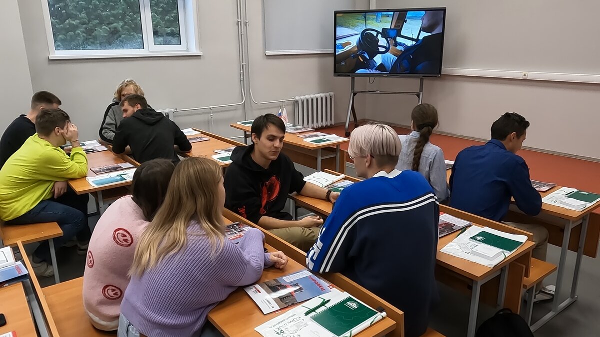     Новая аудитория и сельхозтехника для агробиотеха