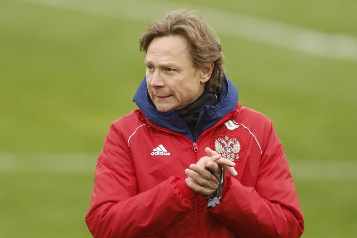 Наставник сборной России не стал молчать после победы в матче против Камеруна и сделал ряд заявлений. Что сказал Карпин? Приветствую всех болельщиков сборной России и любителей российского футбола.-3
