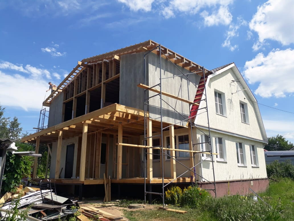 Постройка и реконструкция дома. Каркасная надстройка второго этажа. Каркасная двухэтажная пристройка. Реконструкция старых домов. Крыши деревенских домов.