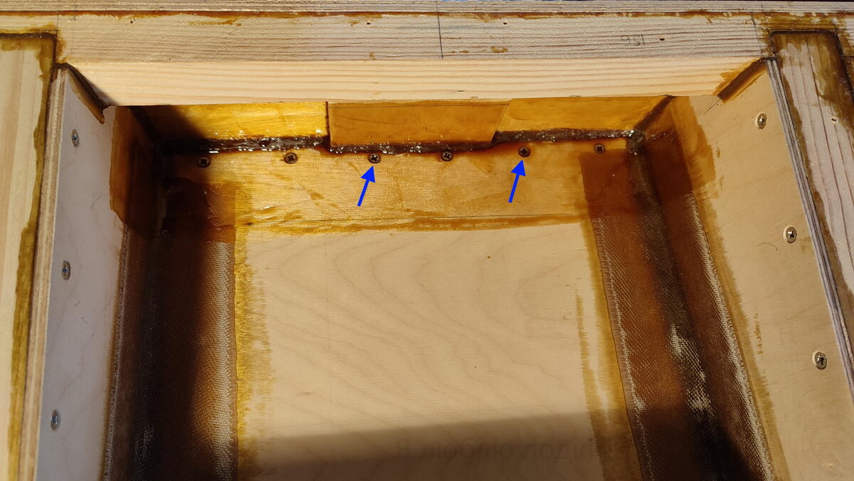 Закрутил саморезы. Пропитал поверхность смолой