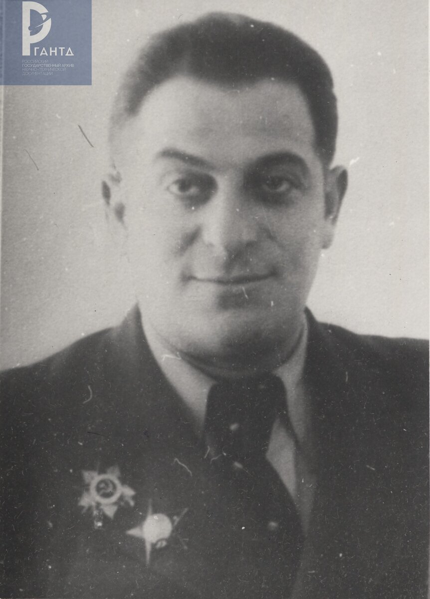 С.А. Косберг. Портрет. [1940-е гг.]. РГАНТД. Ф. 211. Оп. 13. Д. 13. Л. 1.