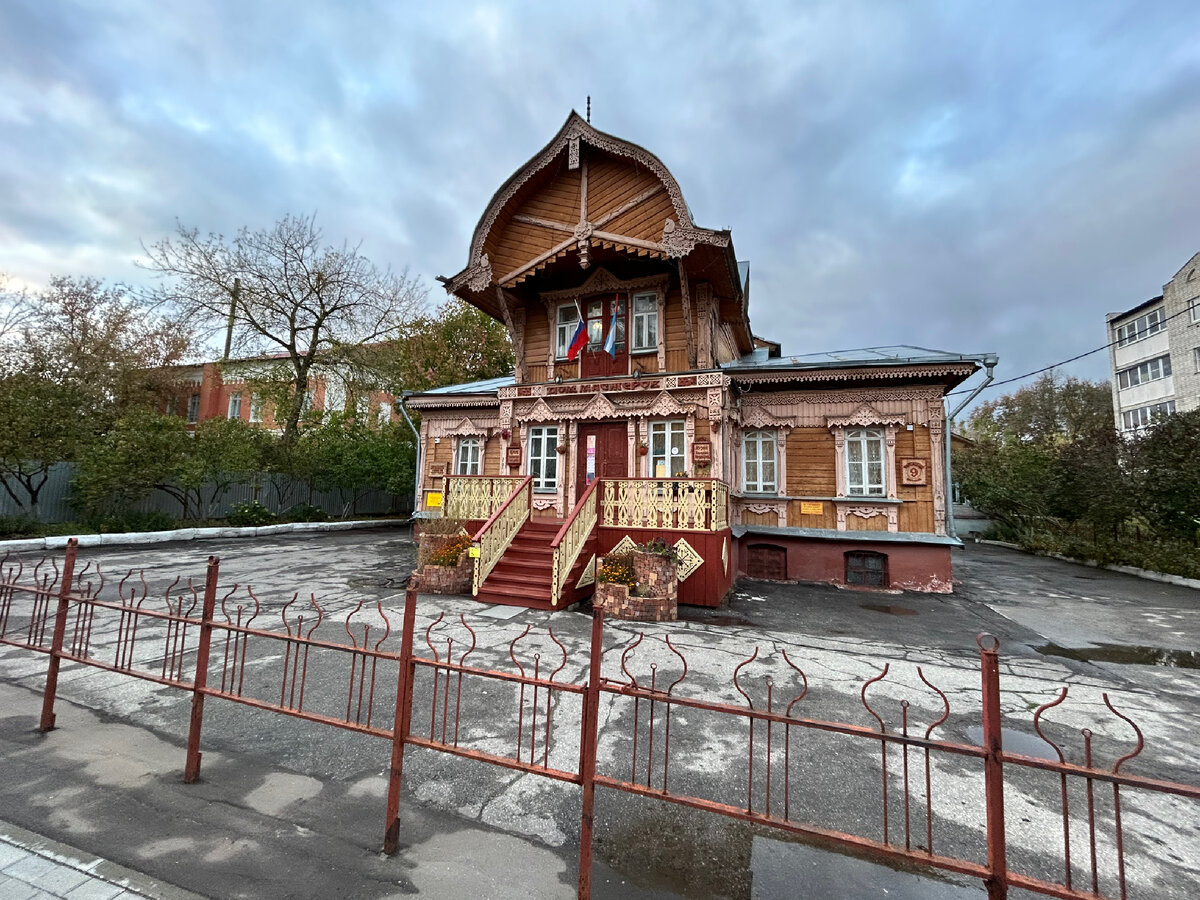 Но сейчас это музей, который Дед Мороз 🎅 сдал в аренду городу.