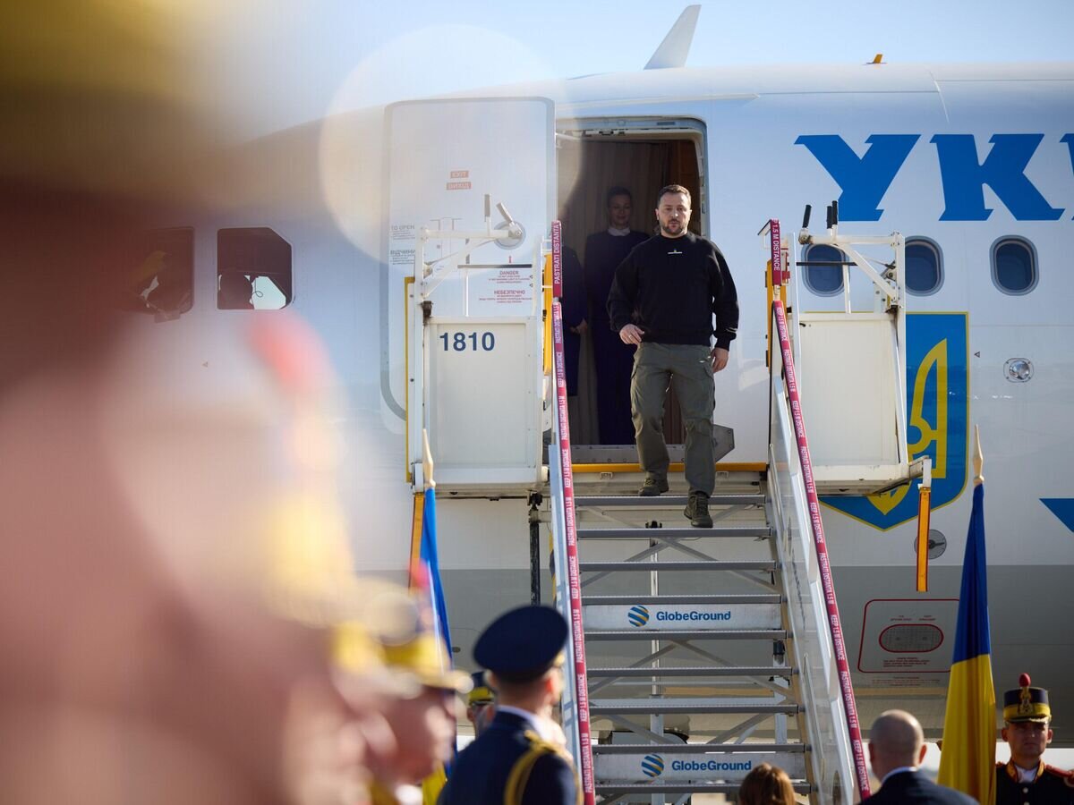    Президент Украины Владимир Зеленский во время прибытия в Бухарест© Фото : Офис президента Украины
