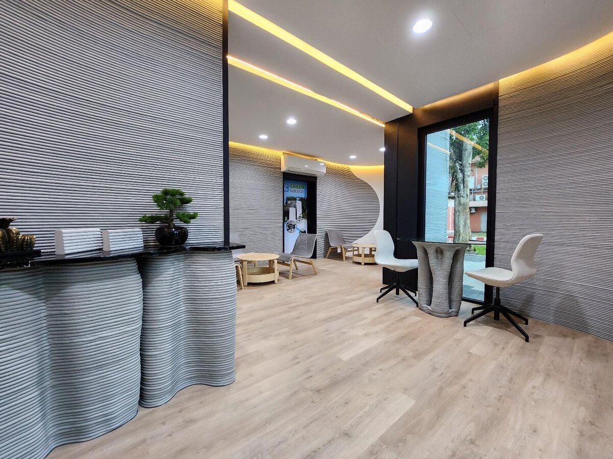 Интерьер здания с текстурированными стенами. (Изображение предоставлено: CPAC/SCG)