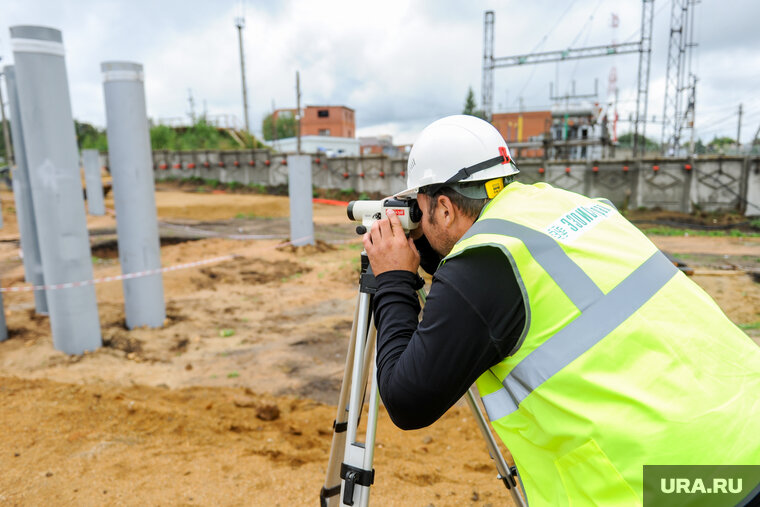    Строители из ЯНАО занимаются строительством МФЦ и стадиона в Волновахе