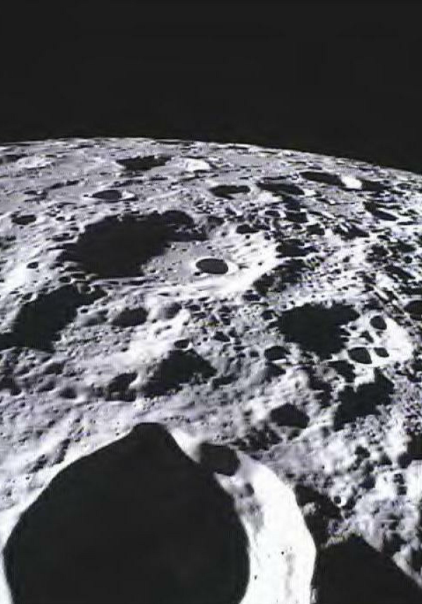 снимок кратеров на дальней стороне Луны
