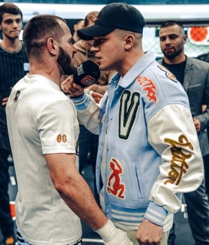 .💬«Фарид, слушай сюда. Ты выиграл пацана, который меньше тебя на 12-14 кг и гордишься этим. Я обещаю, что скоро разобью твои фары и порву тебе ж*пу, как ты и просил. «Наше дело», я жду контракт», - заявил Чеботарев.