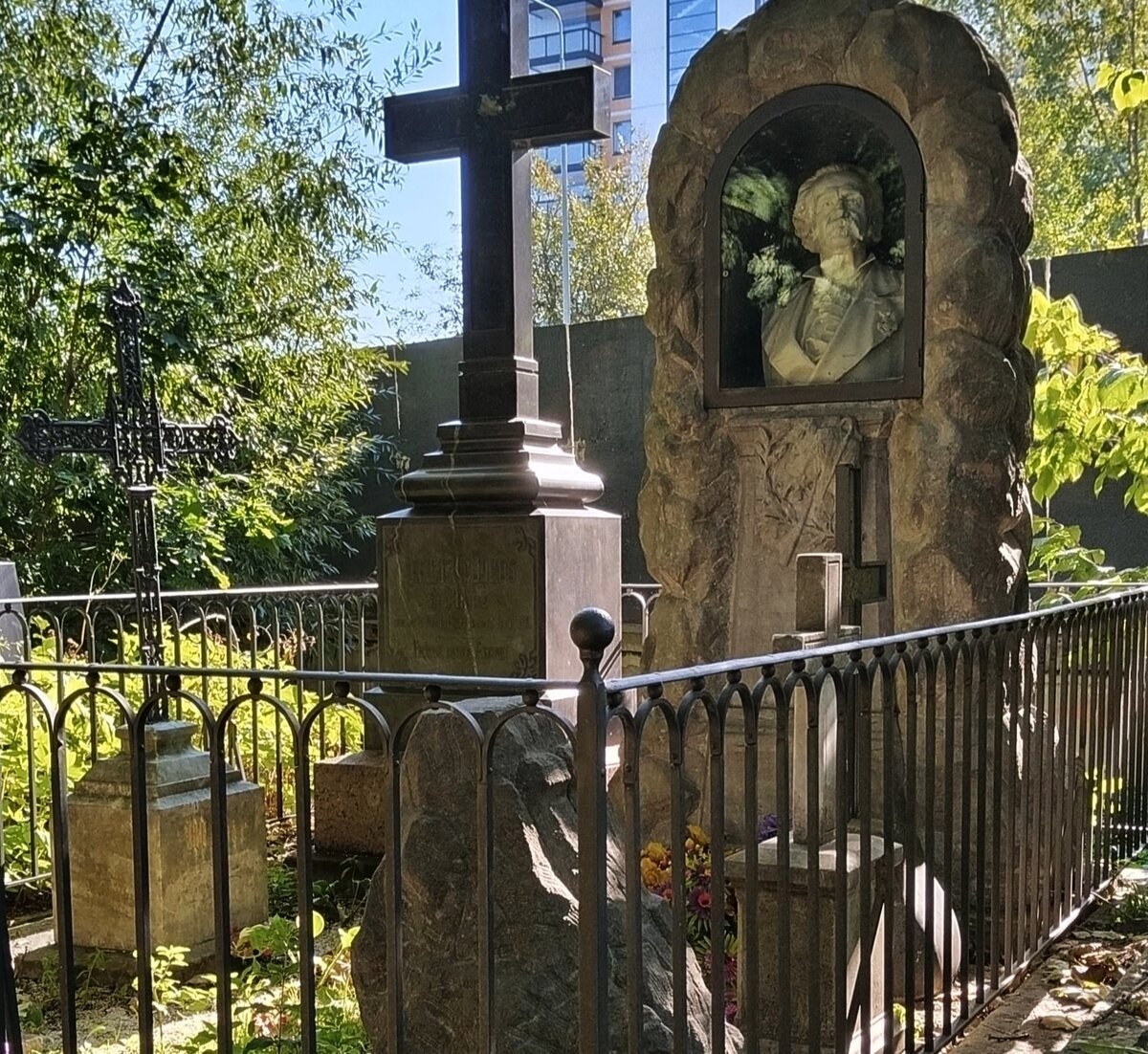 Могила Гаэтано Чинизелли на Смоленском лютеранском кладбище
