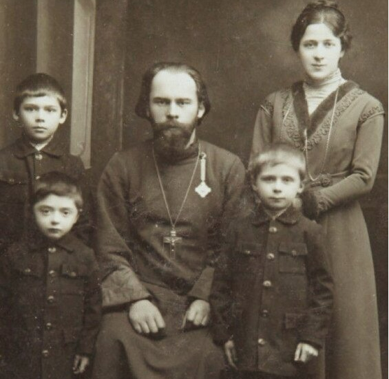 На этом фото семья Сегенюка, мальчиков пока только трое