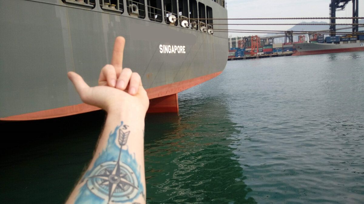 Последний контракт. На фото можно увидеть искреннюю любовь к своей работе.😁