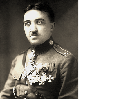 Станислав Чечек (13.11.1886 – 29.05.1930 гг.). После возвращения на родину из России, он последовательно занимал высокие и ответственные должности – заместителя начальника Генерального штаба Чехословацких вооружённых сил, начальника военной канцелярии президента Чешской республики, начальника отдела авиации министерства национальной обороны Чехии. Чечек дослужился до звания дивизионного генерала