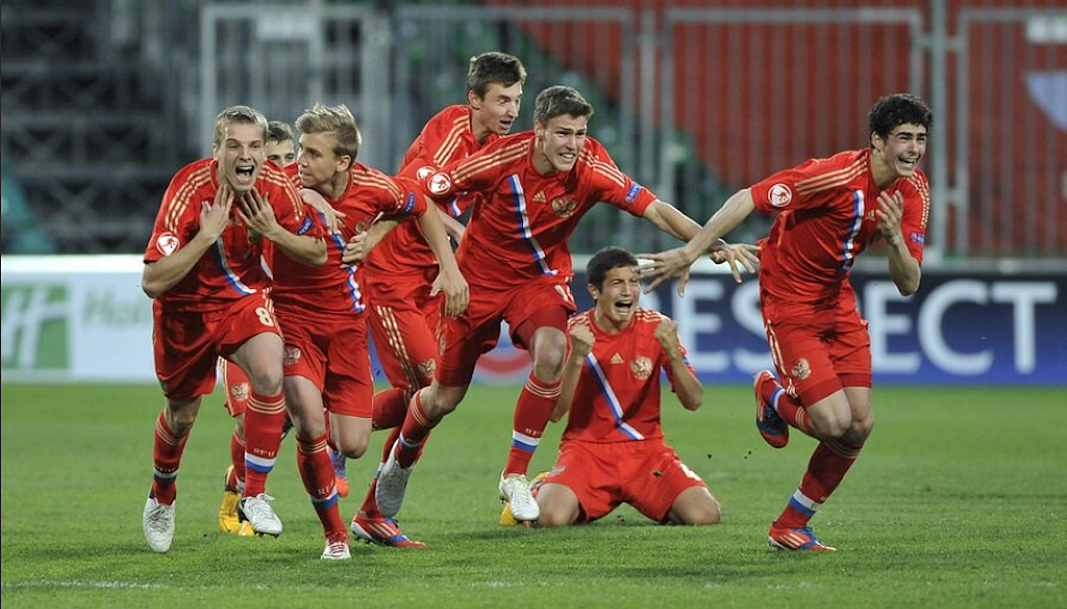 Football au. Футбол. Футбол фото. Игроки сборной России по футболу 2013. Вид спорта футбол.