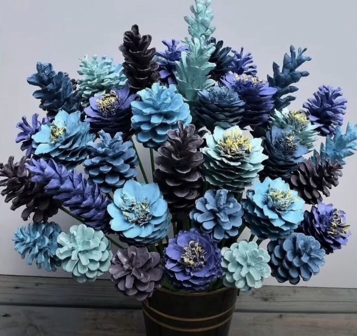    Цветы из шишек   
Источник: Скриншот из видео