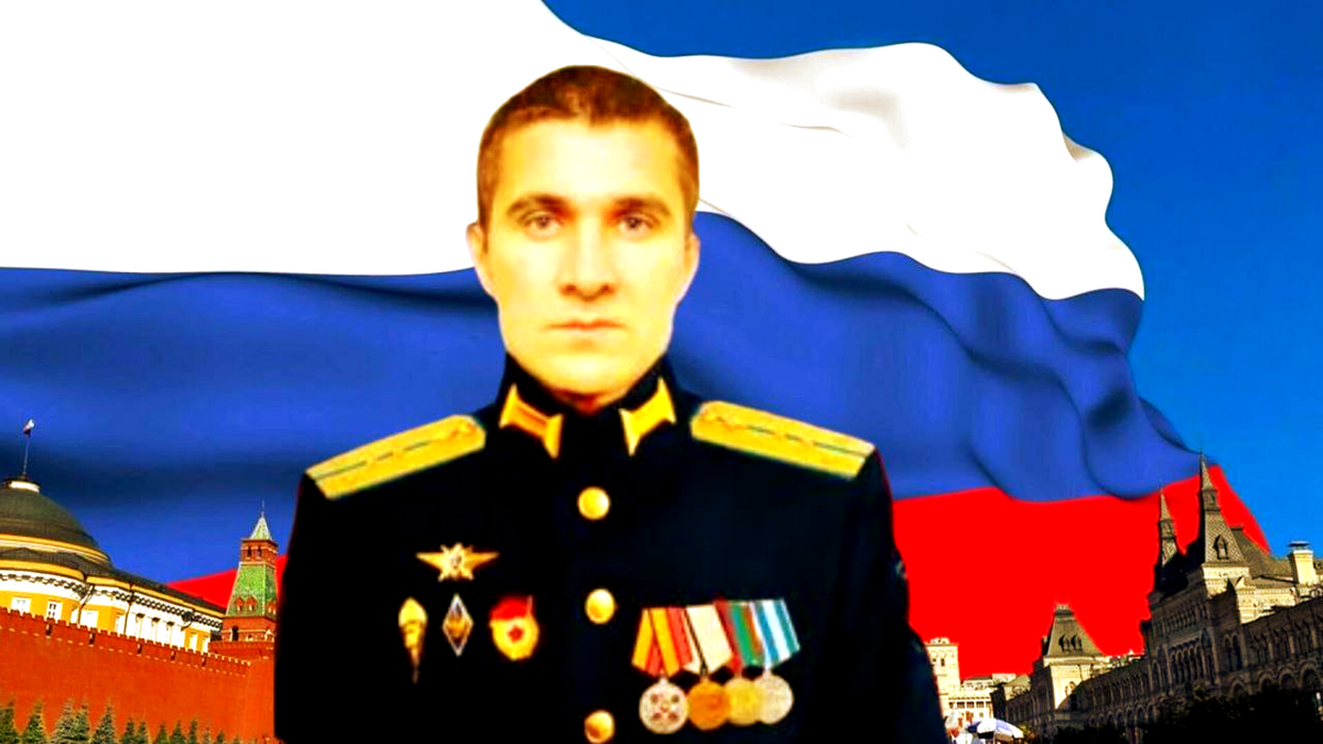 Хамхоев Адам Ерахович. Гвардии капитан Вооружённых сил Российской Федерации, командир десантно-штурмовой роты из 31-й отдельной гв. десантно-штурмовой бригады ВДВ. Герой Российской Федерации. Самый молодой Герой России - уроженец Ингушетии