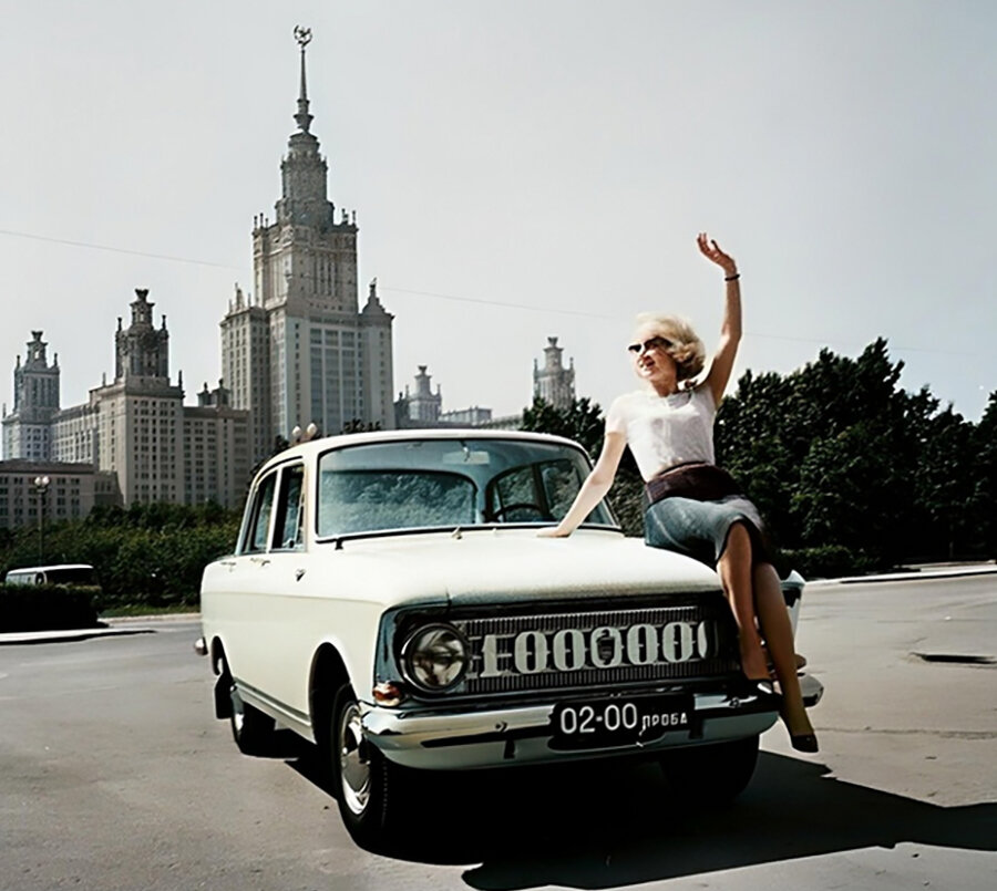 Миллионный «Москвич-408» на Ленинских горах в пробном пробеге по городу, 1967 год