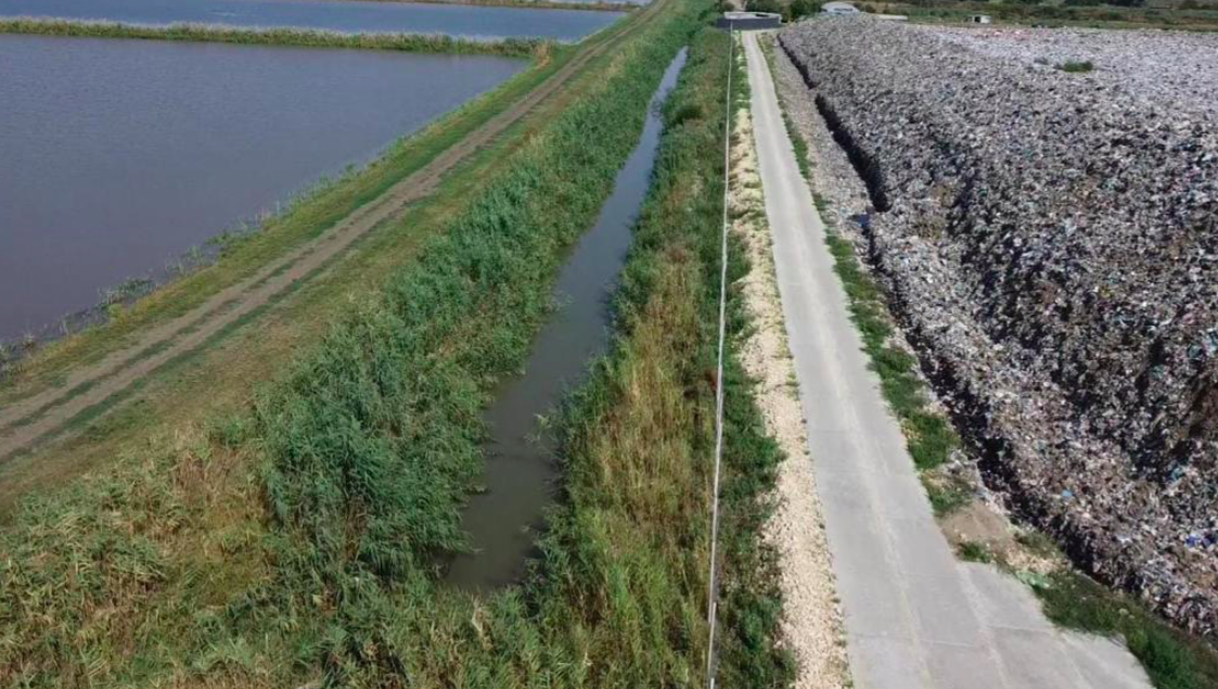 Фото мусорного полигона в Полтавской из открытого доступа. 