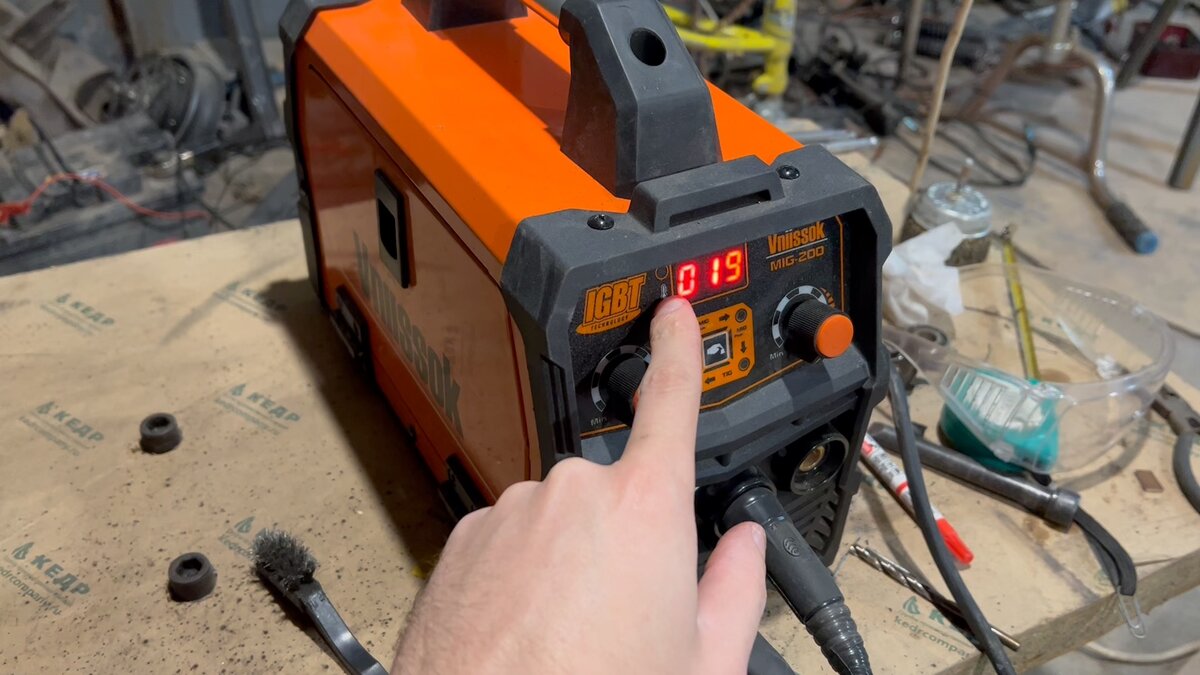 Выставил минимальный ток и напряжение.