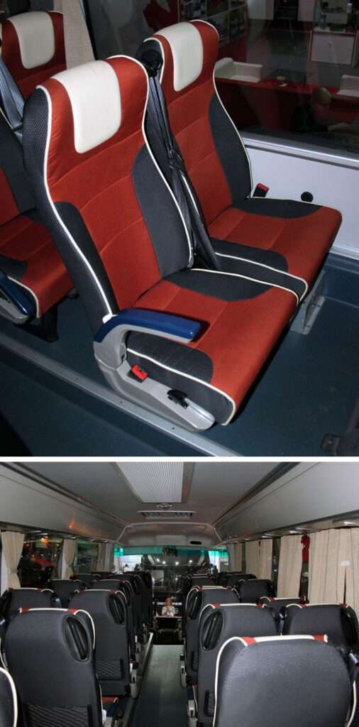   Красно-черная обивка сидений выглядит нарядно. Над креслами индивидуальные светильники