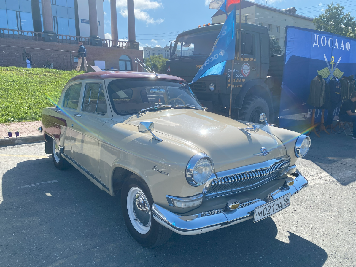 Фото автора: автомобиль "Волга" ГАЗ-21  на ретро выставке