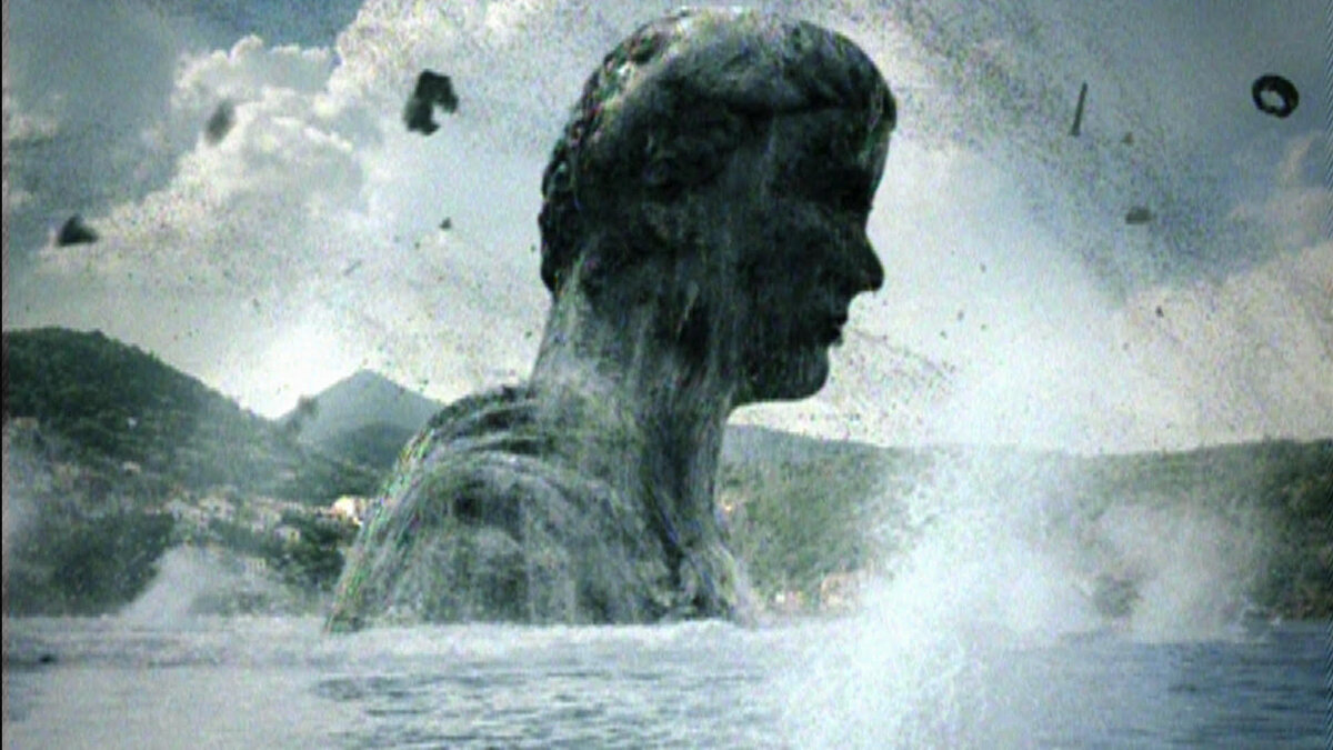 Кадр из фильма "Океан сам себя очистил". 