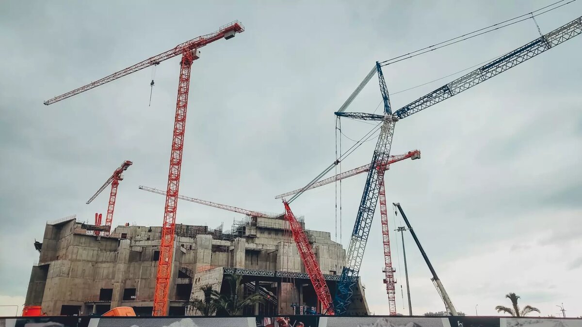     К нему перешла вторая половина уставного капитала ООО «ДЭК».