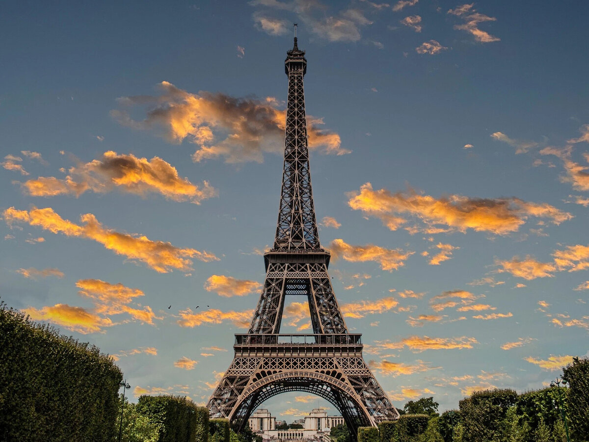 © public domain (Высота Эйфелевой башни в Париже – 330 м)