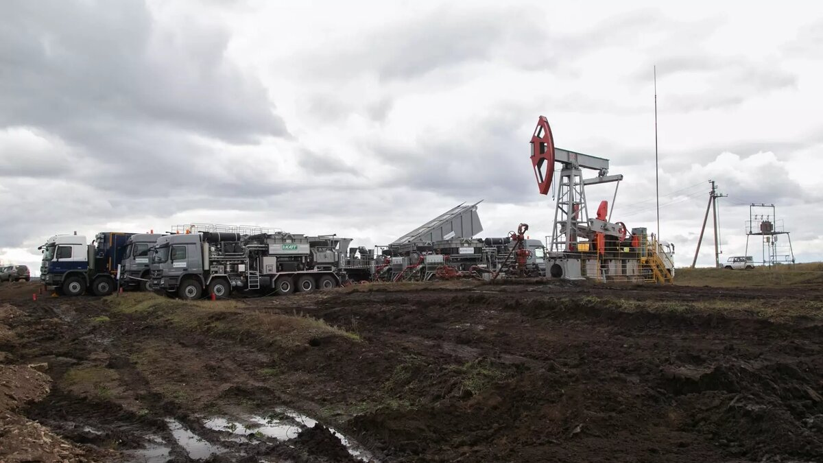     «Сургутнефтегаз» снизил уровень добычи нефти в соответствии с соглашением ОПЕК+ до 152 тысяч тонн в сутки.