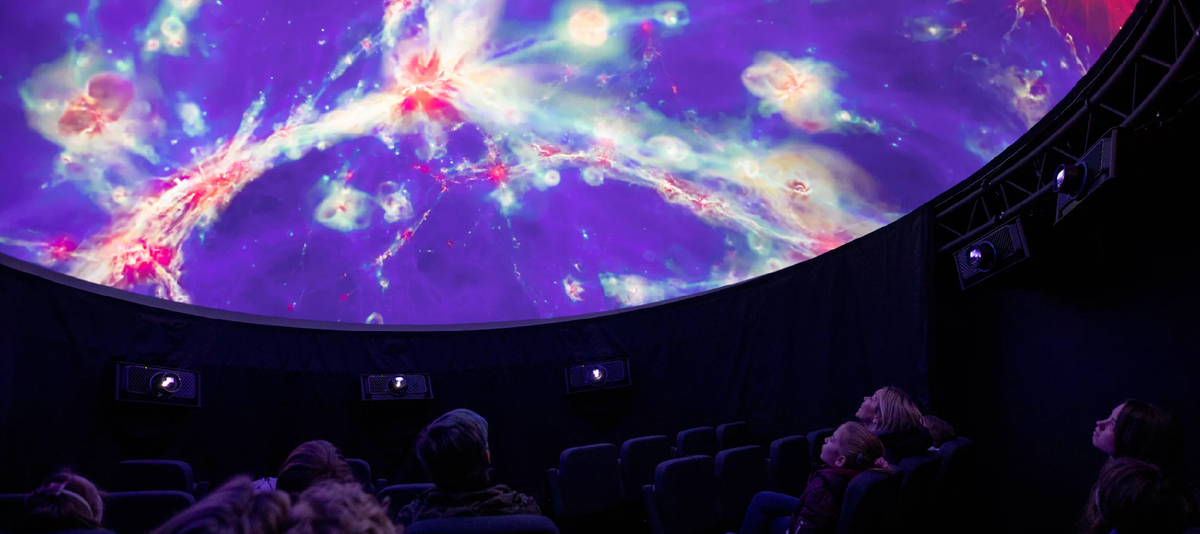 Эмоциональное погружение в открытый космос в планетарии