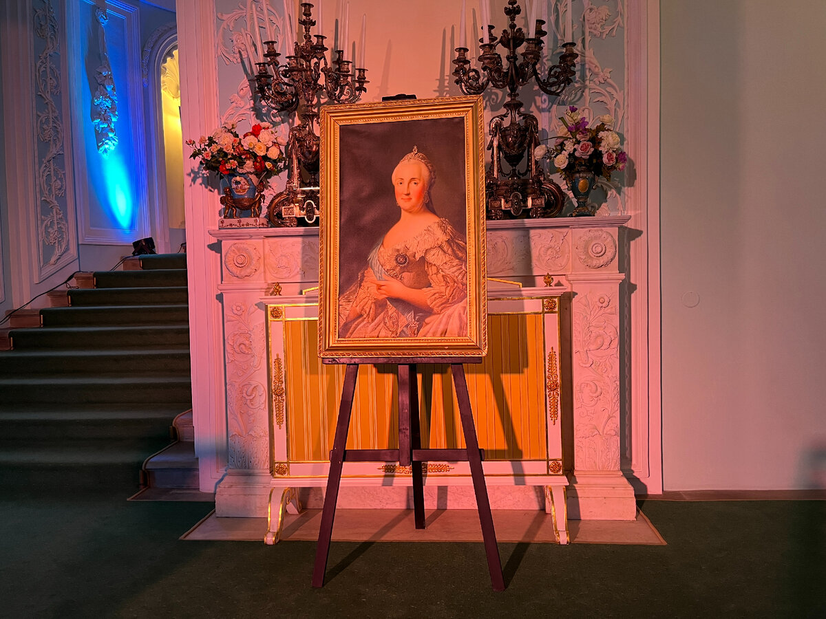 Дворец называется Петровским, но построила его Екатерина Великая