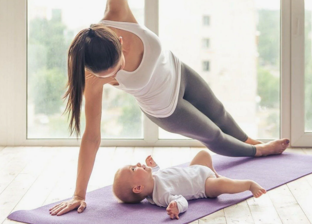 Когда заниматься спортом кормящей маме. Фитнес дети. Фитнес мама и малыш. Тренировка для детей. Фитнес для мам с грудничками.