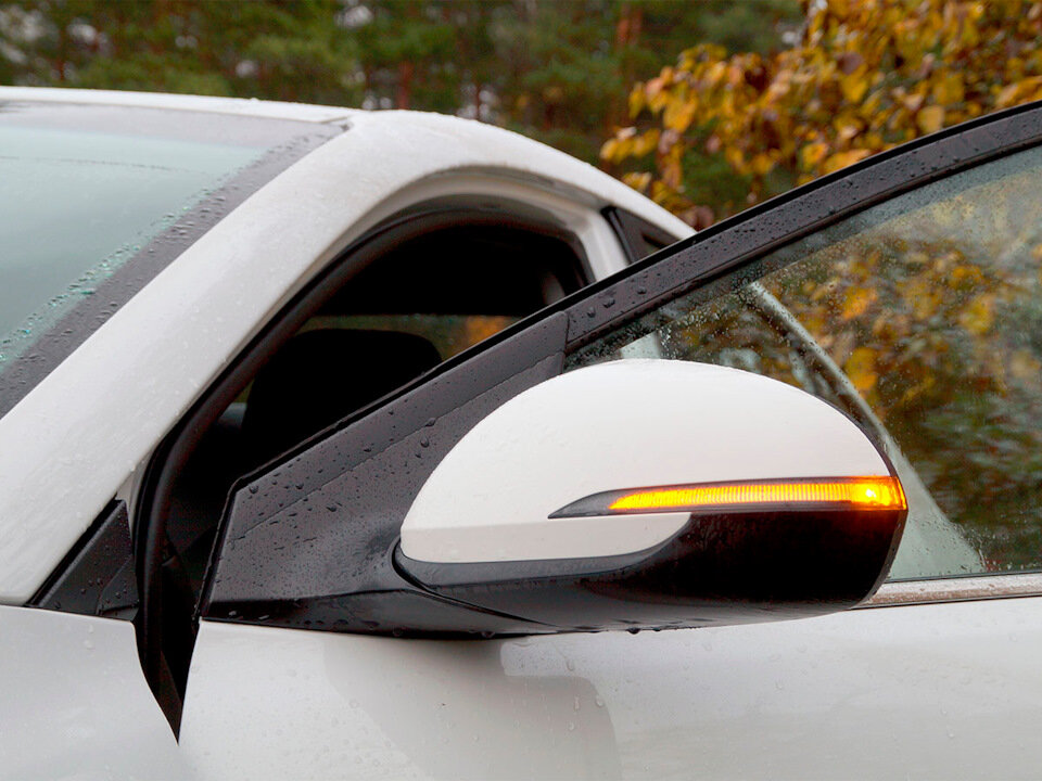 Боковые зеркала – неотъемлемая часть любого автомобиля. Они позволяют безопасно передвигаться и маневрировать, обеспечивая обзор происходящего сзади и по бокам от машины.