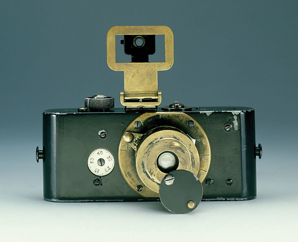 Каким был первый фотоаппарат и когда он появился.