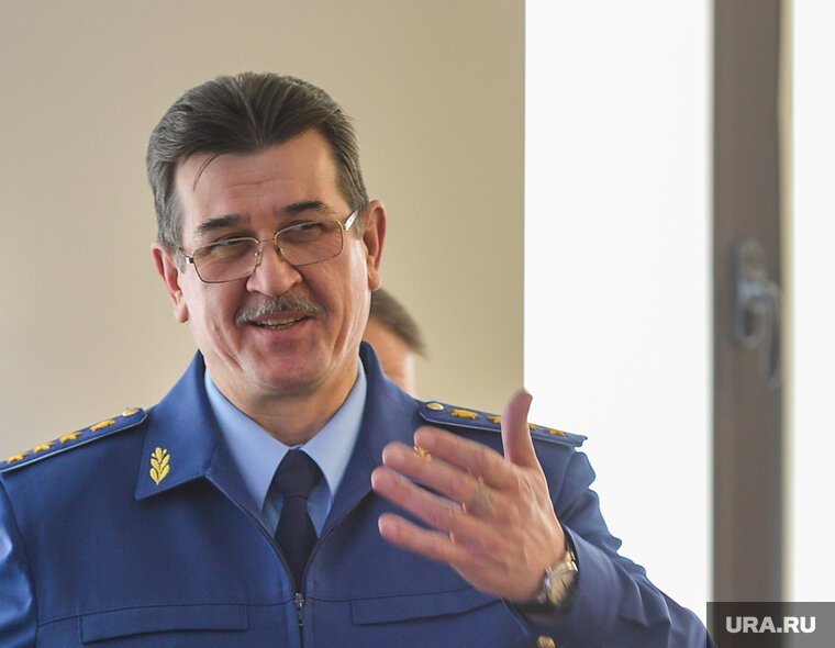    По поручению заместителя Генпрокурора РФ Сергея Зайцева жителям Приобья вернули 200 тысяч рублей