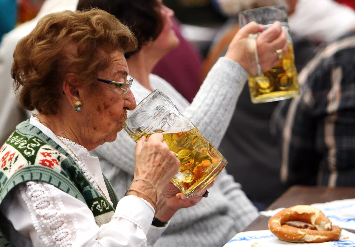 Немецкие бабушки любят отрываться. А не со внуками возиться