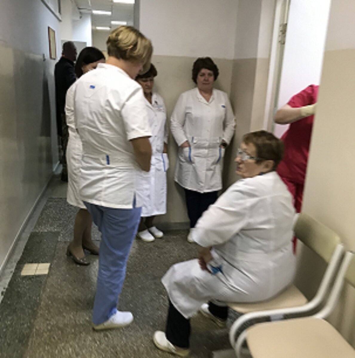 На фото, армейская медицина поликлиники...