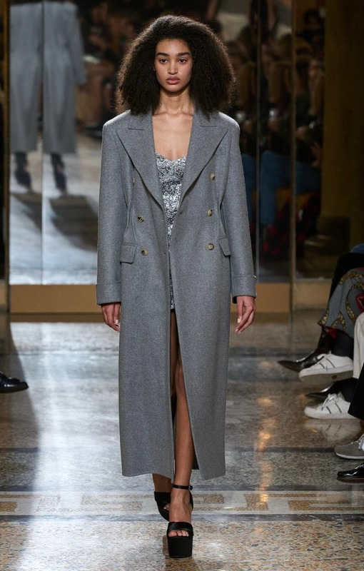 Известная итальянская марка Ermanno Scervino, относящаяся к классу люкс, является одним из популярнейших производителей женской и мужской одежды, а также всевозможных аксессуаров