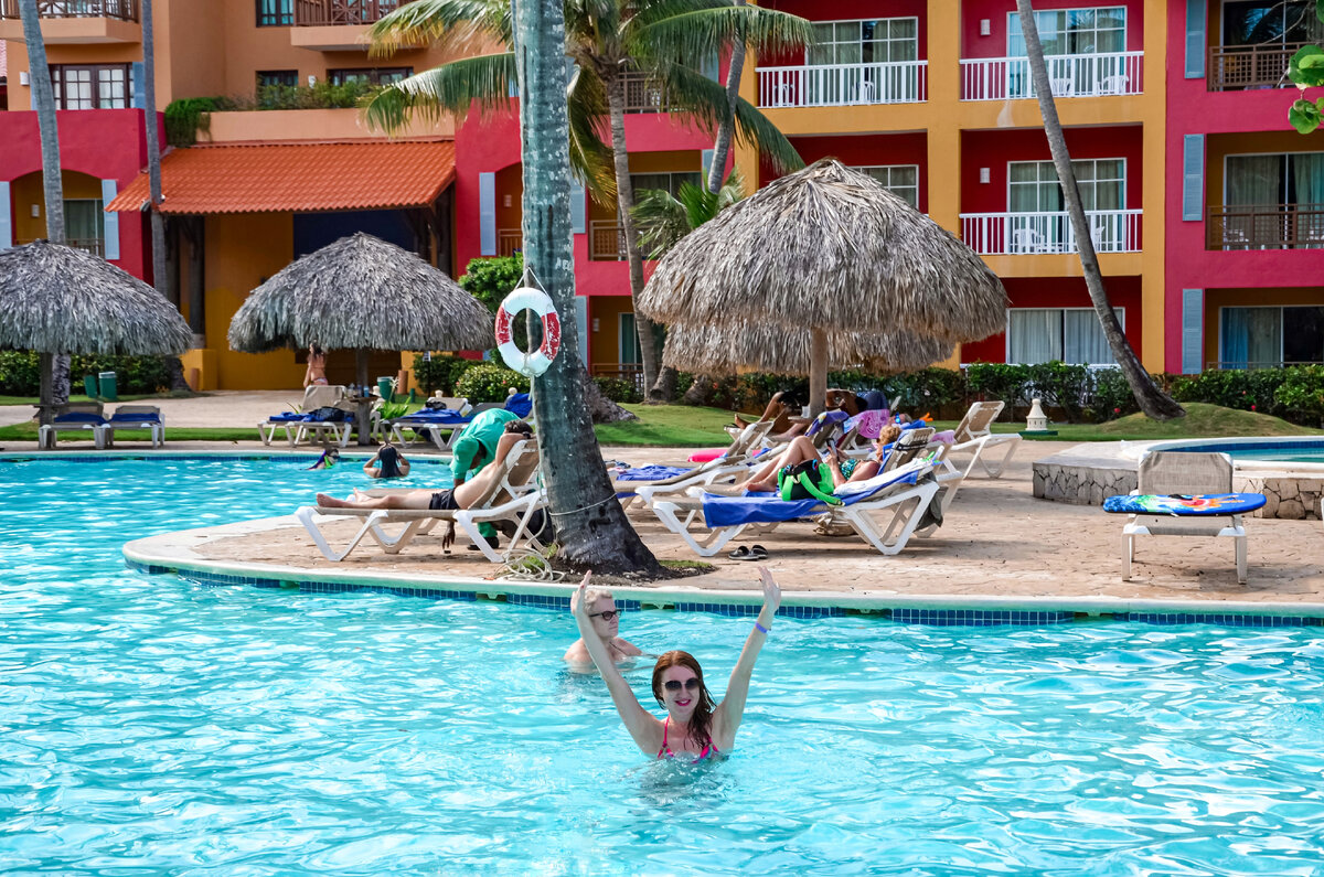 Часто купались в бассейне отеля Tropical Princess.