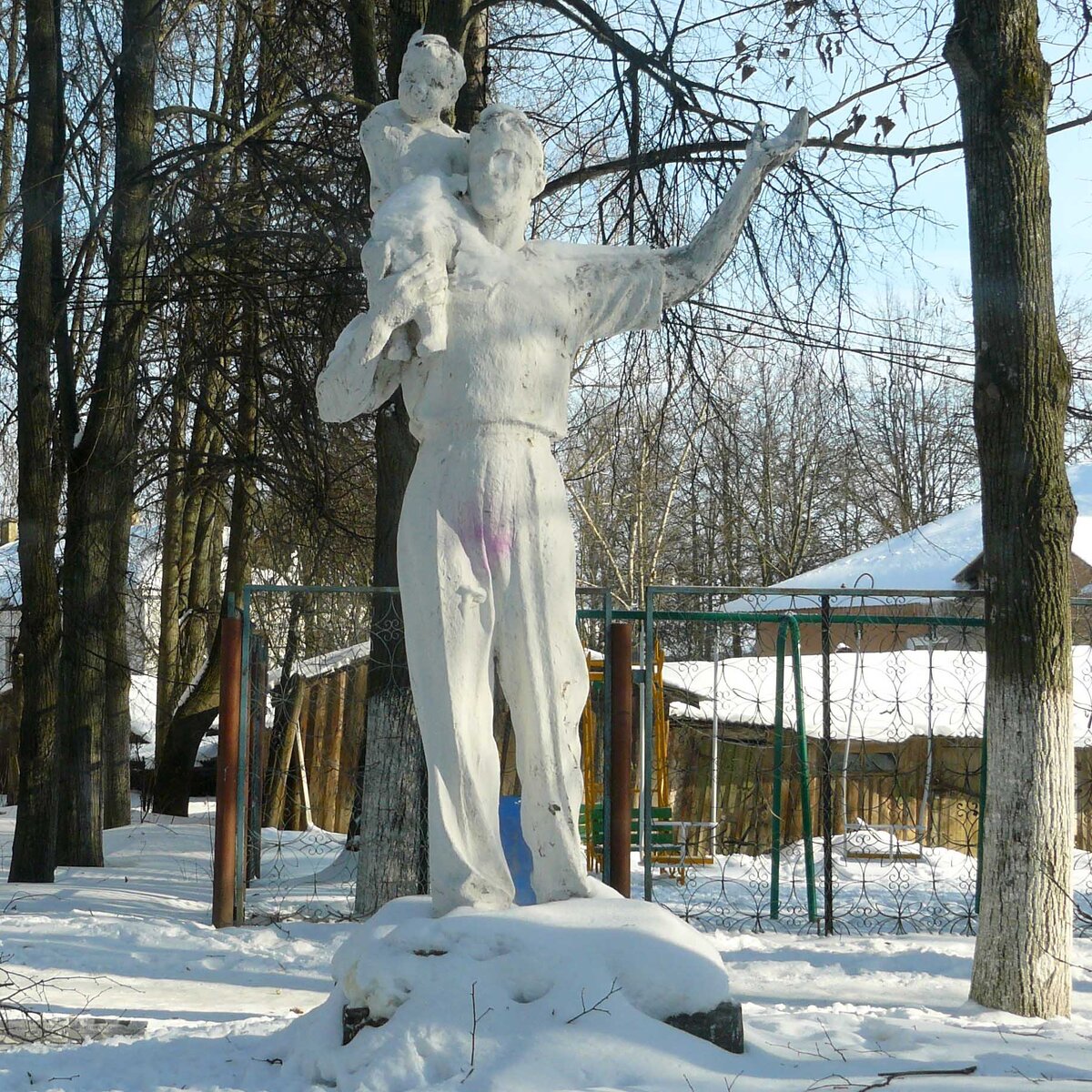 1. Назад в СССР. На первомайскую демонстрацию идут, салют смотреть. Липки, Тульская область.