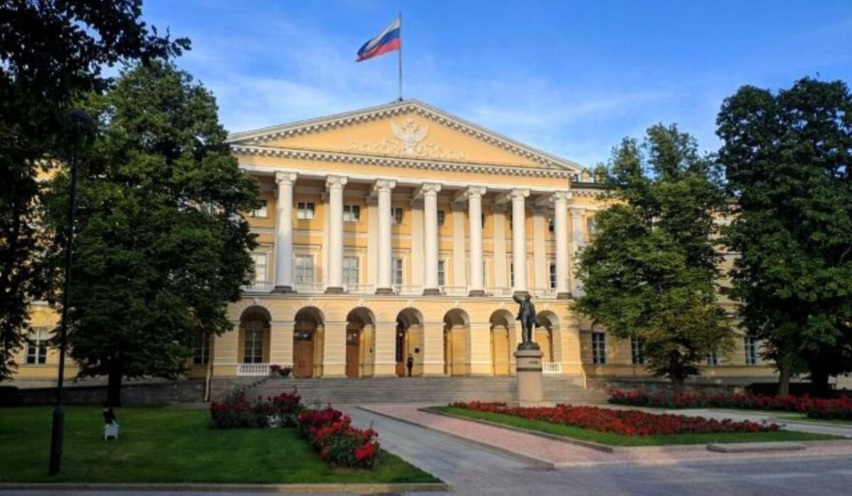     Администрация Санкт-Петербурга. Источник: spb.aif.ru Автор фото: Вероника Такмовцева