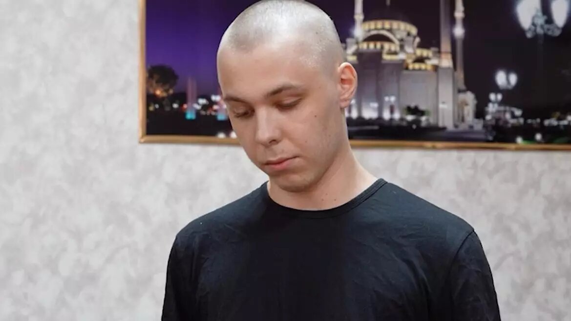    Сегодня проходит первое заседание над 19-летним волгоградцем Никитой Журавелем в суде Грозного, которого обвиняют в сожжении Корана.