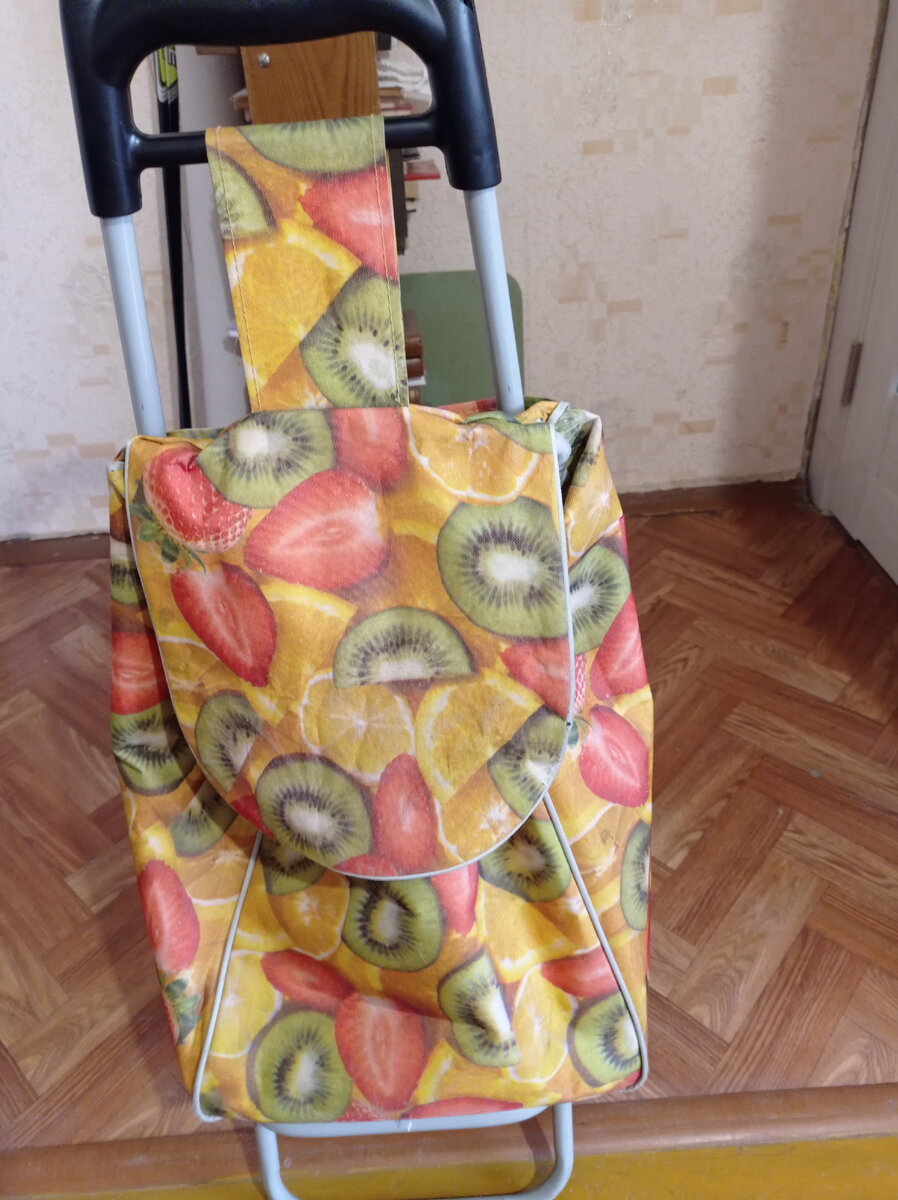 ВОТ ЭТУ СУМКУ НАДО ПОЧИНИТЬ И ПОМЫТЬ.