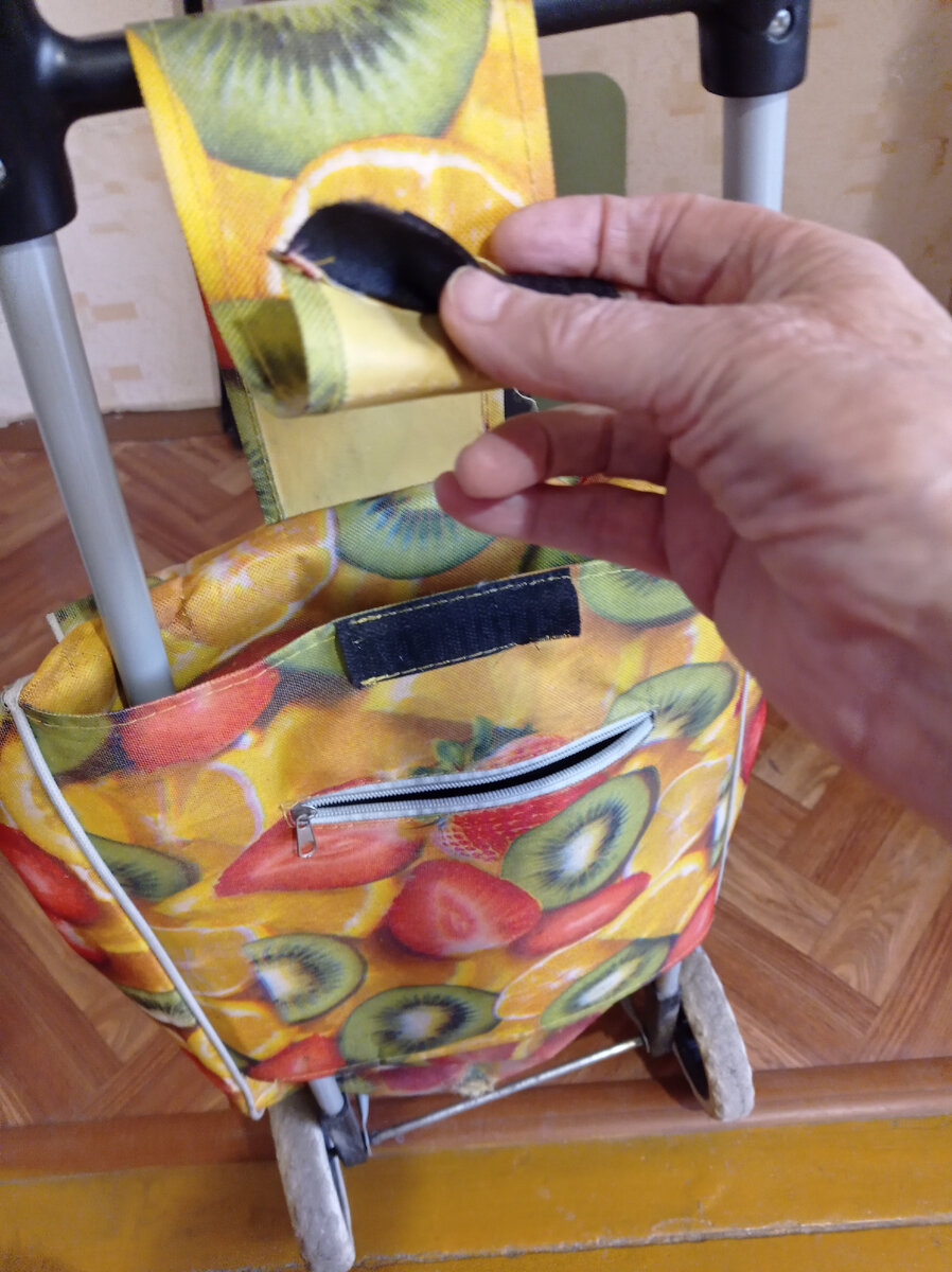 ОТРЫВАЮТСЯ ЛИПУЧКИ, ИХ НАДО ЗАКРЕПИТЬ, ПОДШИТЬ.